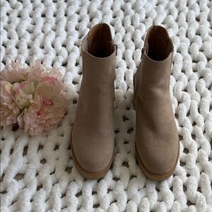 Universal Thread Tan Boots 9.5